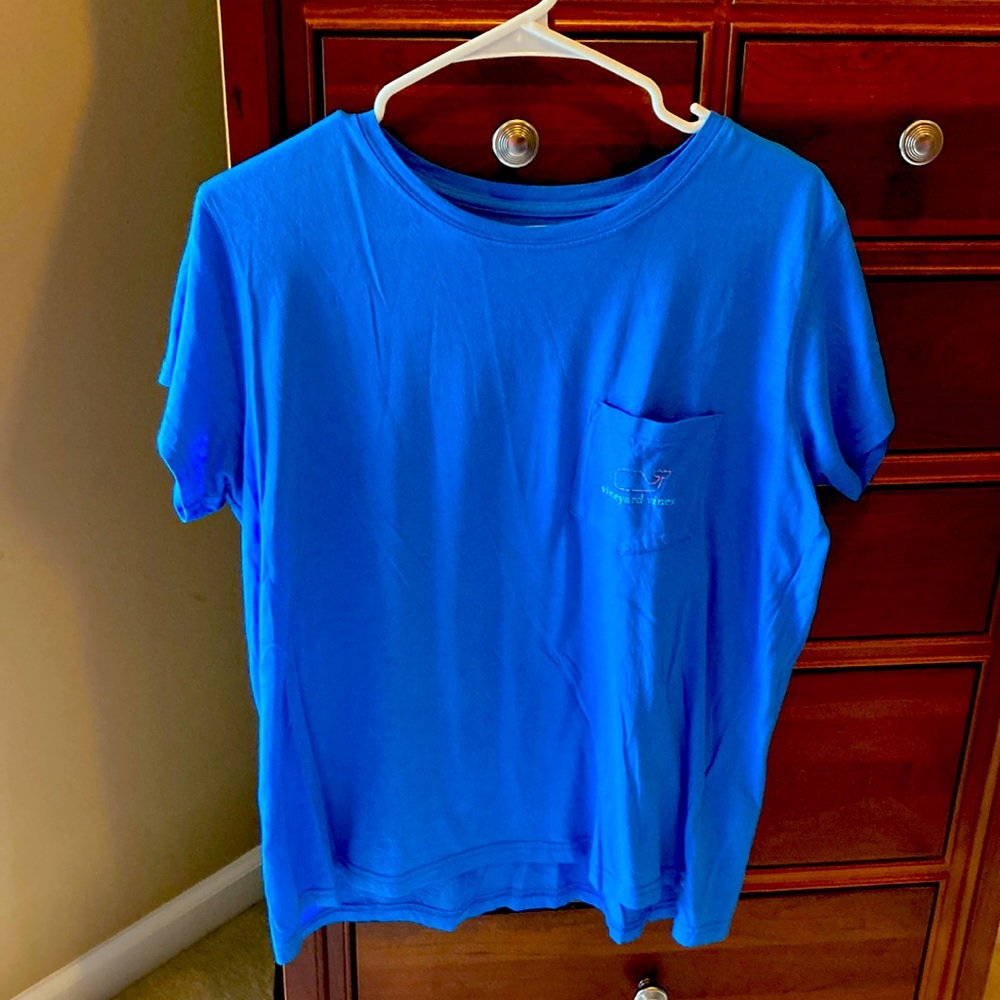 Vineyard vines women’s pocket tee shirt, blue with pink whale, size medium